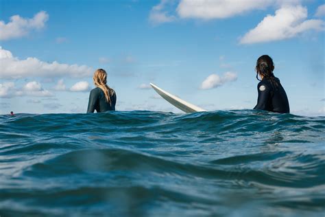 Surfing for the Soul: How a Babes Surf Cursw Can Help Women Find Inner Peace